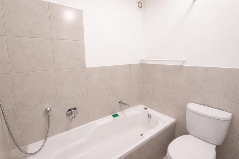 To Let 2 Bedroom Property for Rent in Vredehoek Western Cape